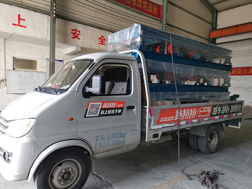 客戶特殊定制的10米長1米寬振動平臺發(fā)貨